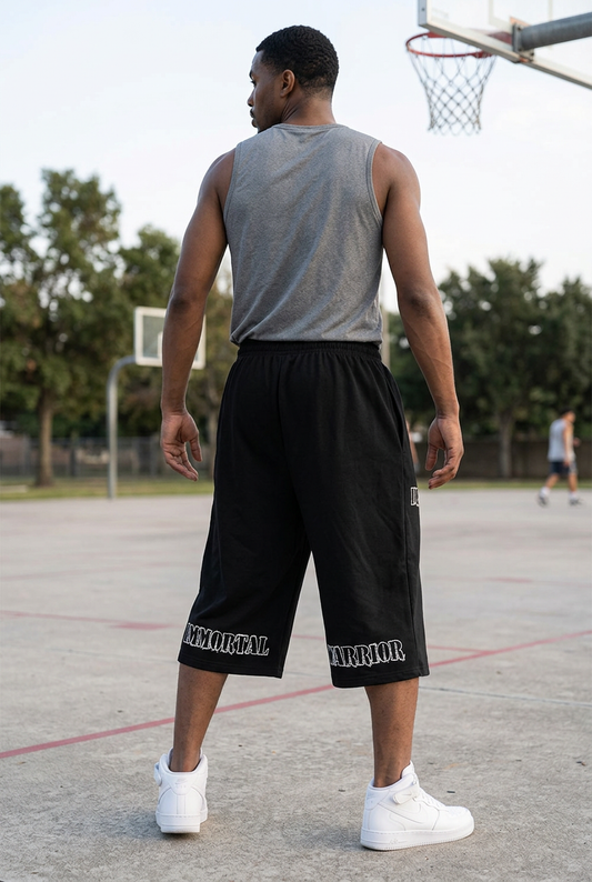 Shorts DPF Immortal Court de espaldas con modelo en cancha, imagen generada con IA