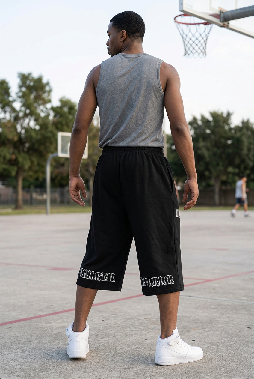 Shorts DPF Immortal Court de espaldas con modelo en cancha, imagen generada con IA