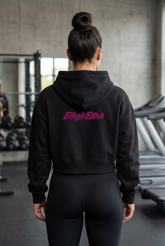 Sudadera corta DPF negra, vista trasera con estampado Tough Bitch